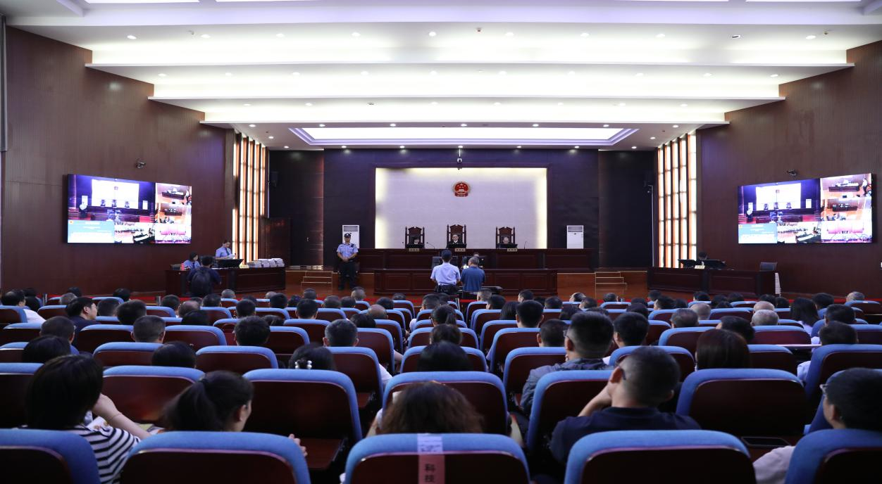 旁聽(tīng)職務(wù)犯罪庭審  敲響反腐倡廉警鐘